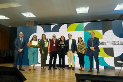 Ciep de São Gonçalo ganha prêmio de educação bilíngue em Brasília