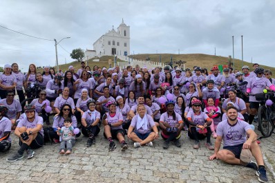 Mais de 200 ciclistas participam de pedalada em Saquarema pelo fim da violência doméstica