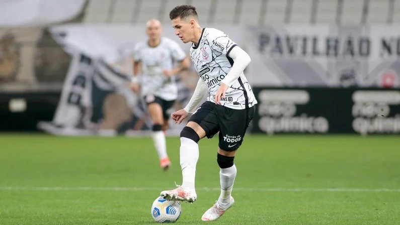 Com pouco espaço no Corinthians, Mateus Vital é oferecido ao Botafogo