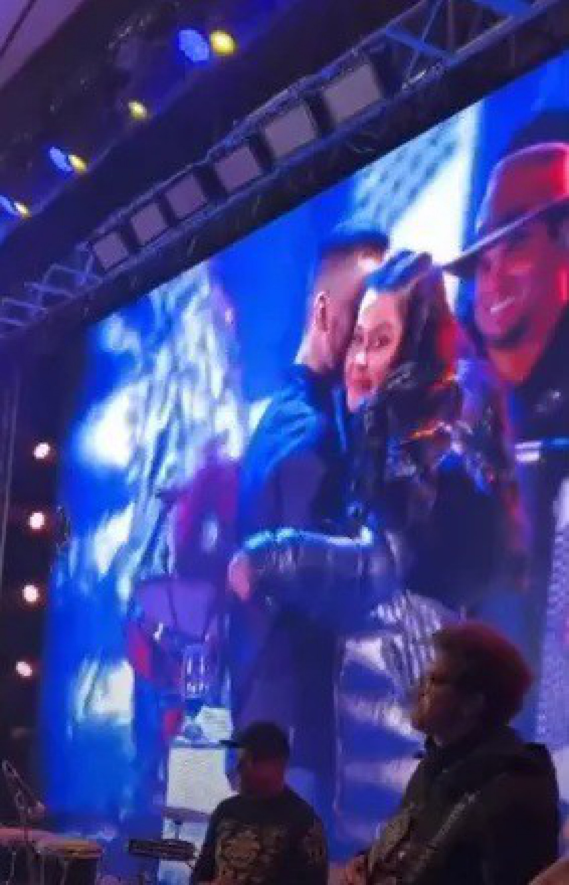 Maraisa dança agarradinha com fã em show - Reprodução de vídeo