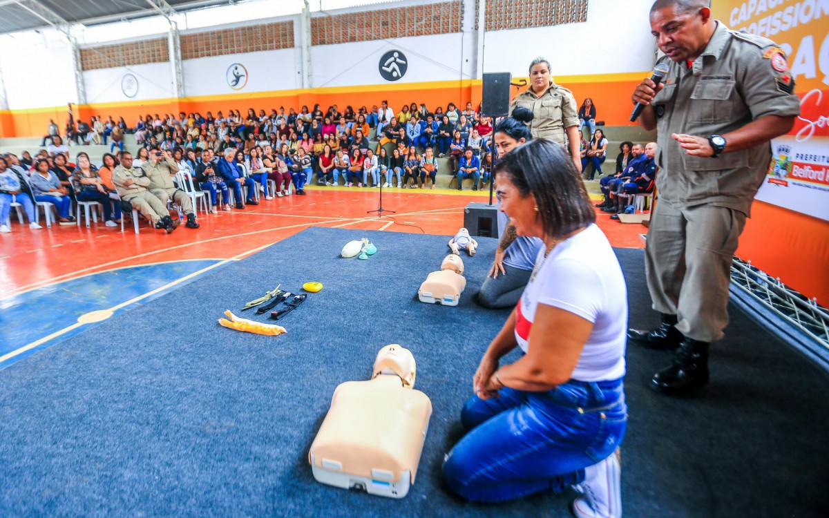 Participante da capacita&ccedil;&atilde;o exercita as manobras aprendidas no curso