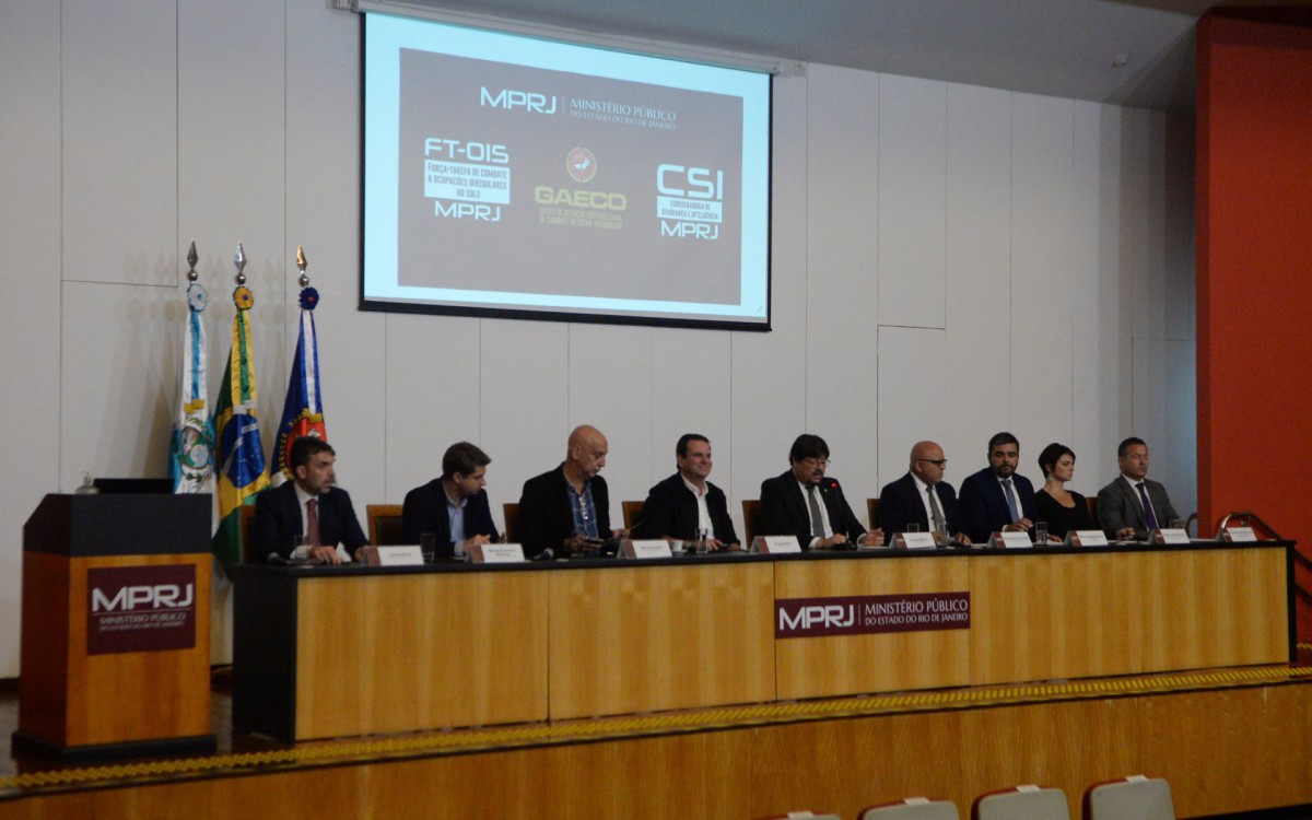 O prefeito Eduardo Paes participou do primeiro balan&ccedil;o das demoli&ccedil;&otilde;es realizadas no combate ao crime organizado no Minist&eacute;rio P&uacute;blico do Rio de Janeiro - Sandro Vox / Ag&ecirc;ncia O Dia                                     