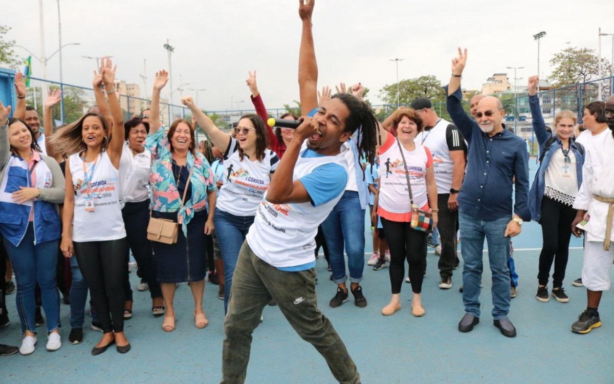 Duque de Caxias realiza corrida infantojuvenil - Divulga&ccedil;&atilde;o