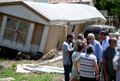 Biden procura levar esperança a vítimas de inundações no Kentucky
