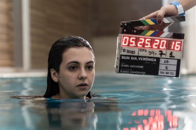 Klara Castanho comemora sucesso de 'Bom Dia, Verônica' na Netflix