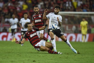 Flamengo defende invencibilidade de dez jogos contra o Corinthians no Rio