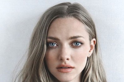 Amanda Seyfried revela arrependimento de cenas de nudez aos 19 anos: 'Queria manter meu emprego'