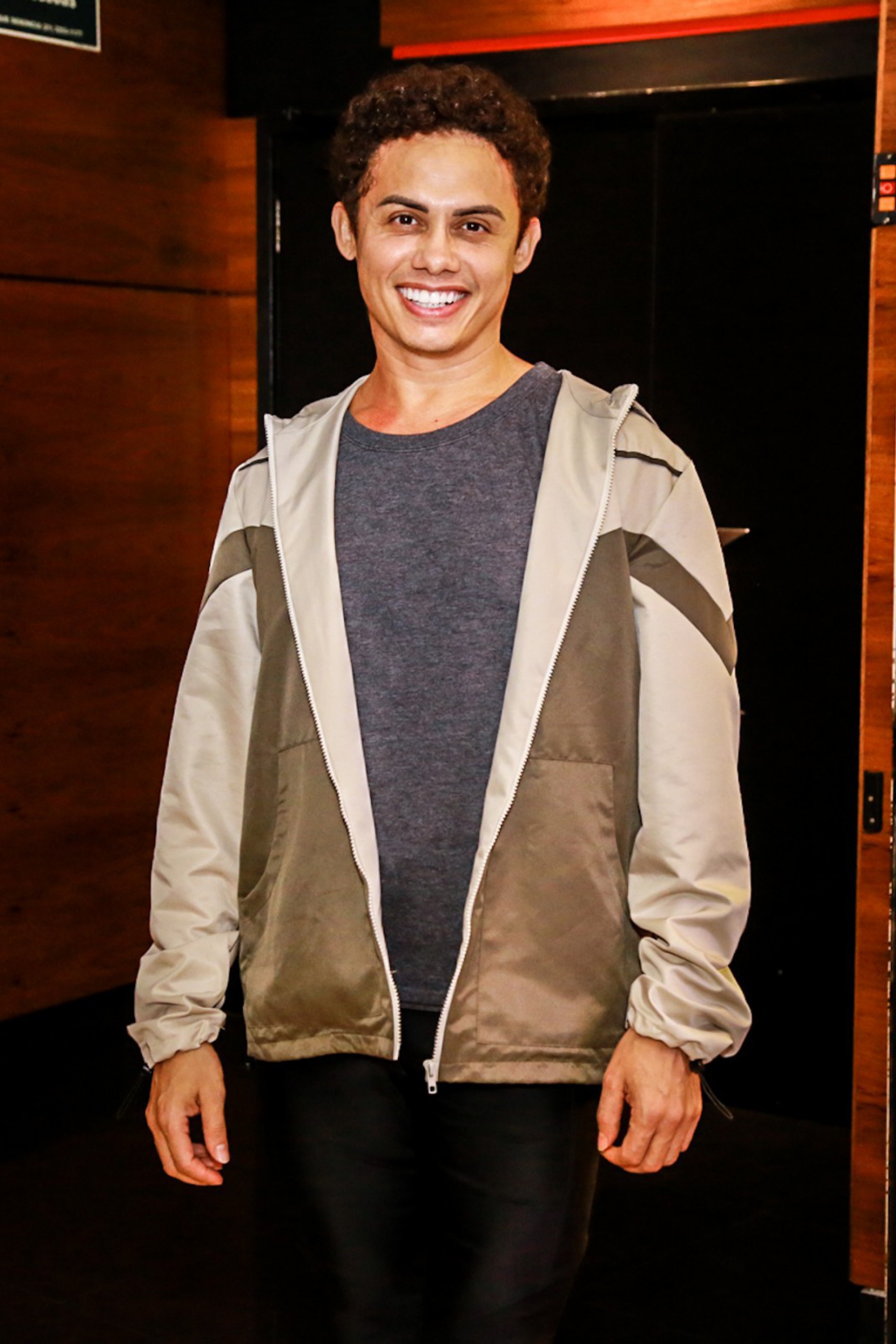 Silvero Pereira - Victor Chapetta / Agnews