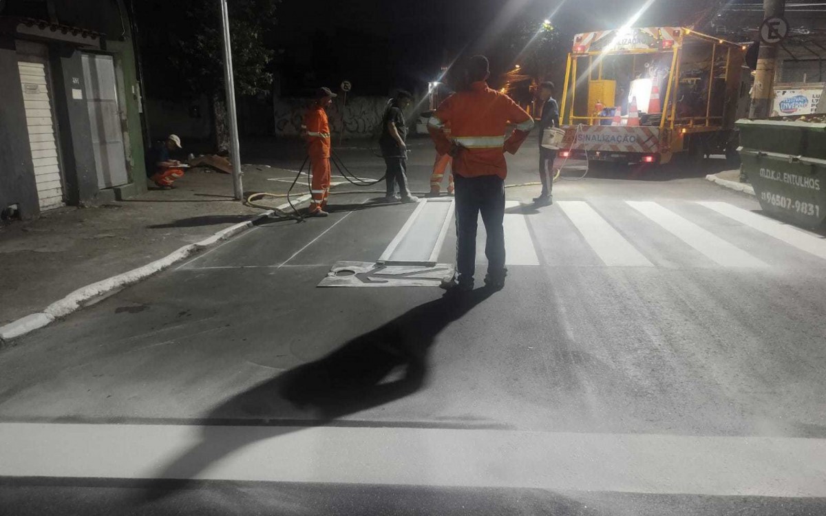 Sinaliza&ccedil;&atilde;o da rua Tenente Aldir Soares, no Cruzeiro do Sul