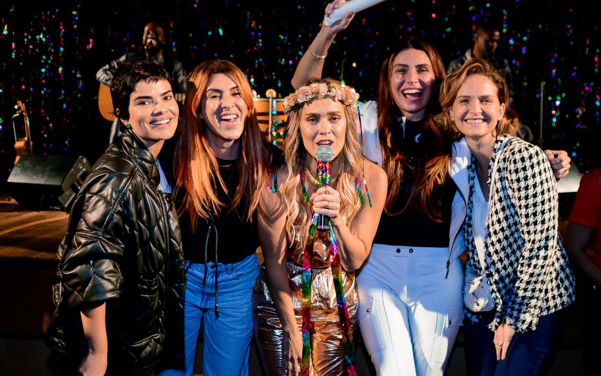 Carolina Dieckmann se apresenta com o espet&aacute;culo 'Karolk&ecirc;' na Zona Sul do Rio