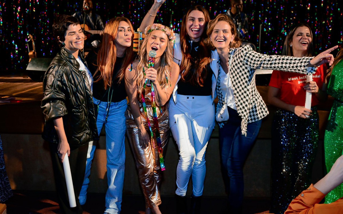 Carolina Dieckmann se apresenta com o espet&aacute;culo 'Karolk&ecirc;' na Zona Sul do Rio