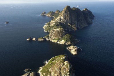 Após protestos de ambientalistas, Marinha recua e adia 'bombardeio' no litoral de São Paulo