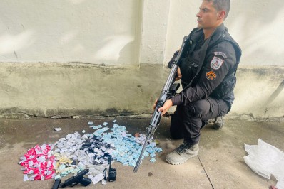 PM apreende arma, munições e drogas em ação com traficante baleado em Belford Roxo