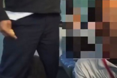 Vídeo: suspeito é imobilizado por passageiros de ônibus durante assalto em Itaboraí