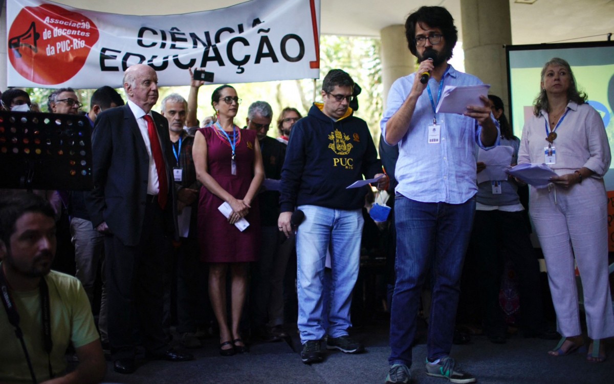 Leitura da Carta pela Democracia na PUC-Rio