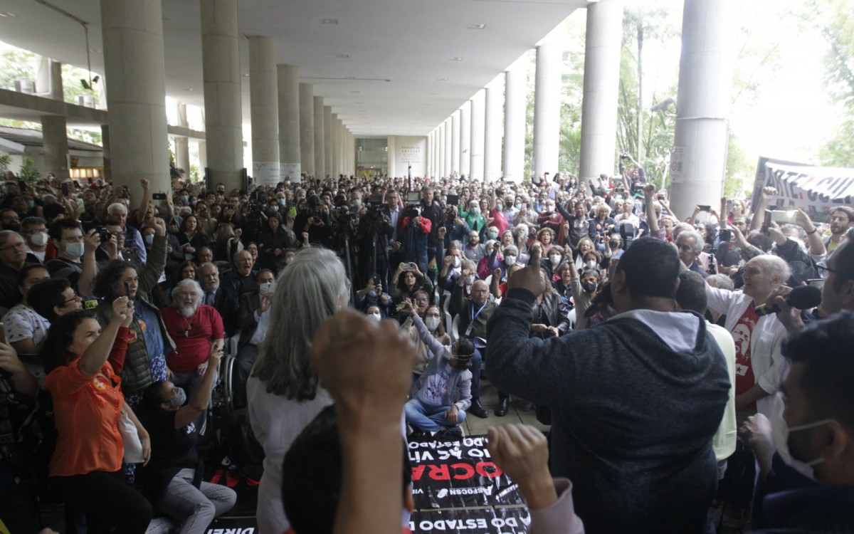 A Associa&ccedil;&atilde;o de Docentes da PUC- convida para a leitura da Cartas &agrave;s Brasileiras e aos Brasileiros, em defesa do Estado Democr&aacute;tico de Direito.