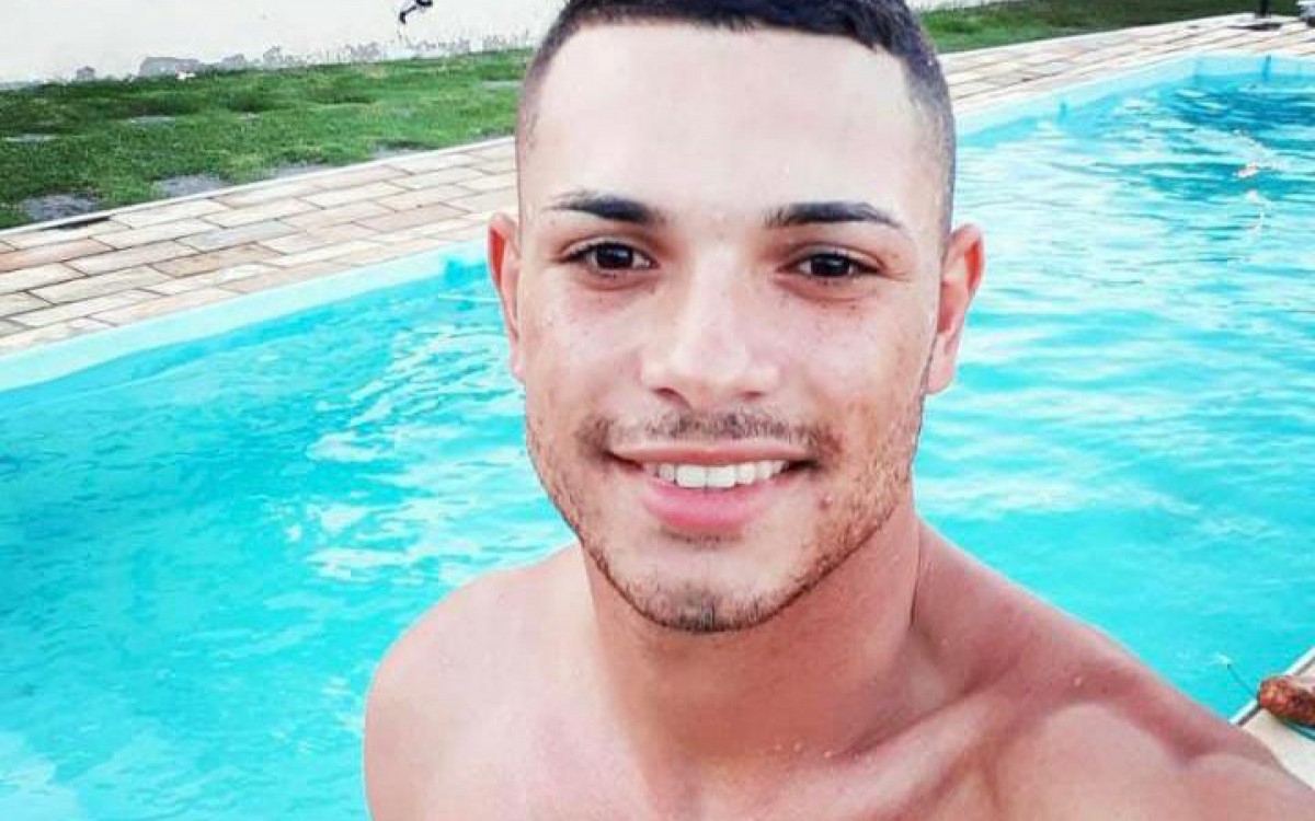 O rapaz identificado como Alyf Cruz, de 21 anos, morreu logo depois de ser resgatado pelo Corpo de Bombeiros - Rede social 