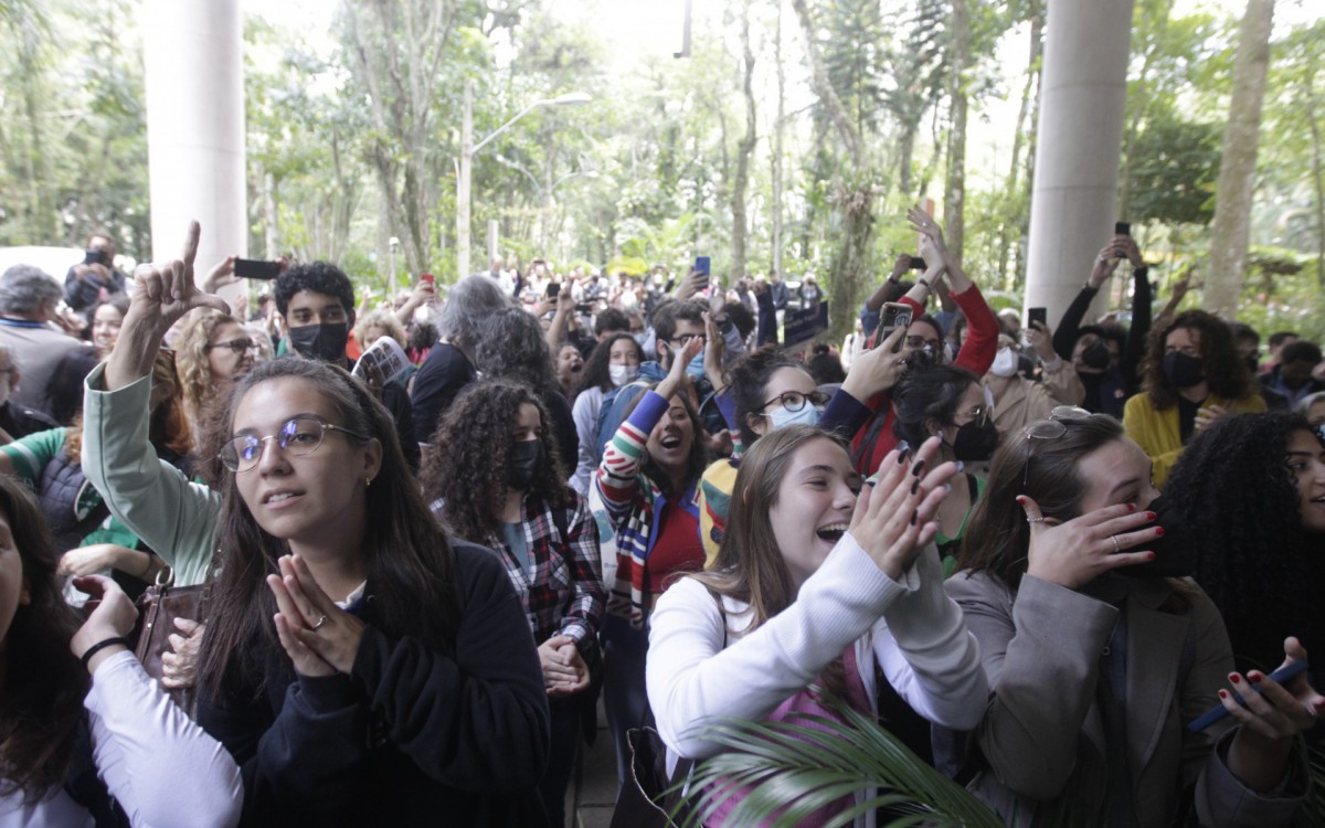 A Associa&ccedil;&atilde;o de Docentes da PUC- convida para a leitura da Cartas &agrave;s Brasileiras e aos Brasileiros, em defesa do Estado Democr&aacute;tico de Direito.