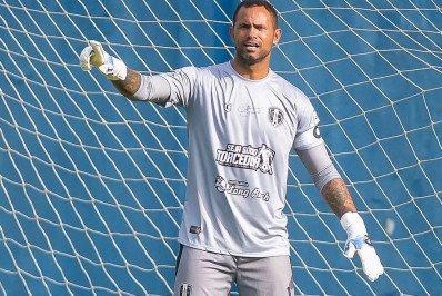 Justiça determina prisão do goleiro Bruno por atraso no pagamento da pensão alimentícia de Bruninho