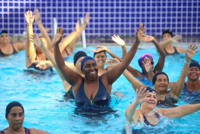 Meriti oferece aulas gratuitas de natação e de hidroginástica no Centro Aquático