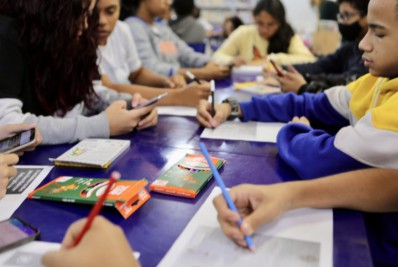 Assembleia de Goiás aprova projeto que proíbe temas relacionados à 'ideologia de gênero' em escolas