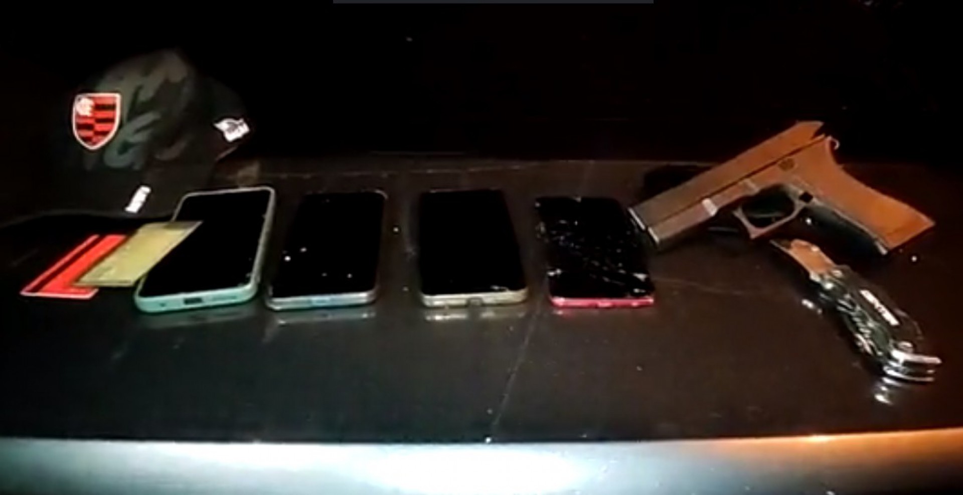 Material apreendido com trio preso ap&oacute;s tentar roubar ve&iacute;culo em Oswaldo Cruz