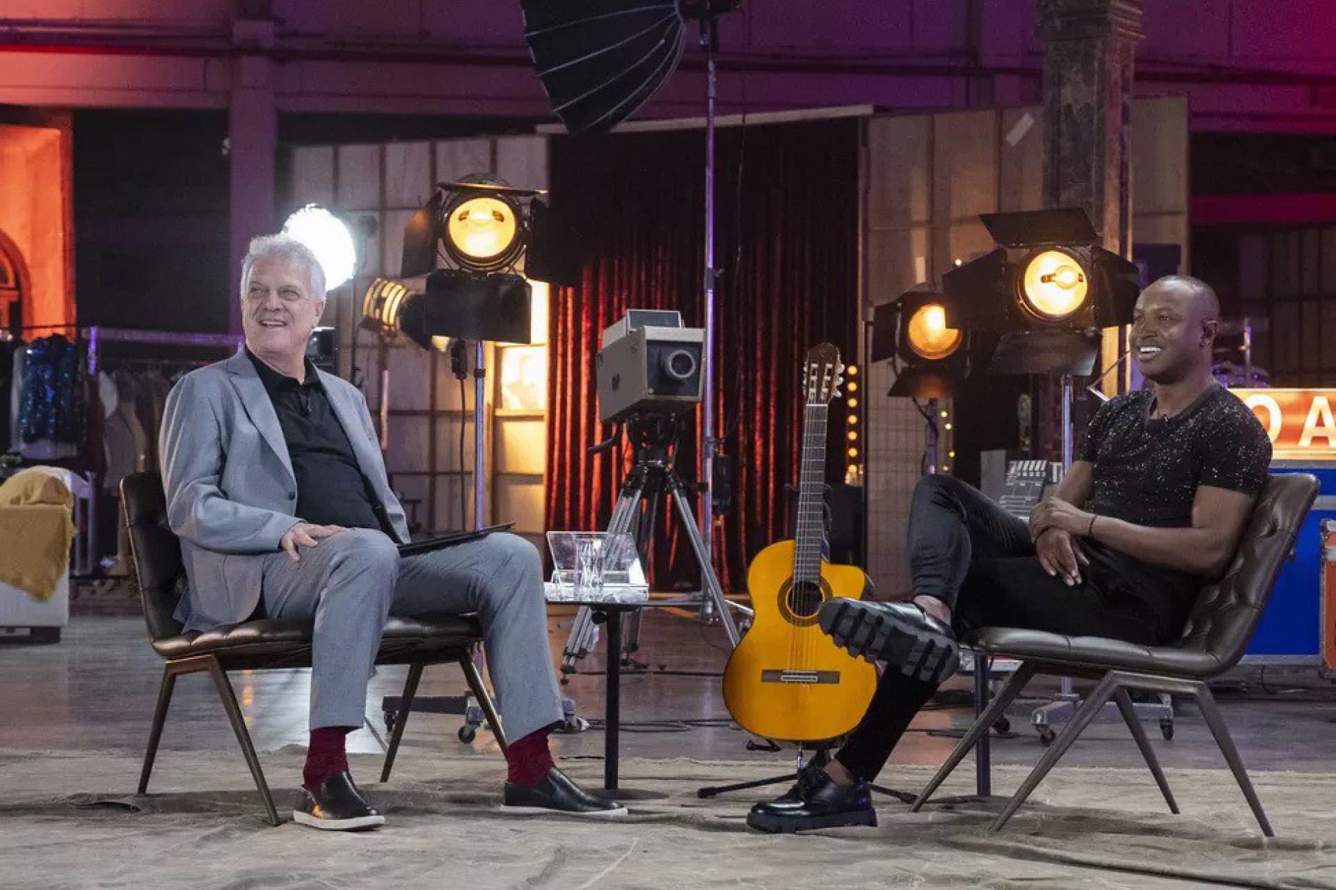 Pedro Bial e Thiaguinho no 'Som Brasil' - Foto: Mauricio Fidalgo / Globo