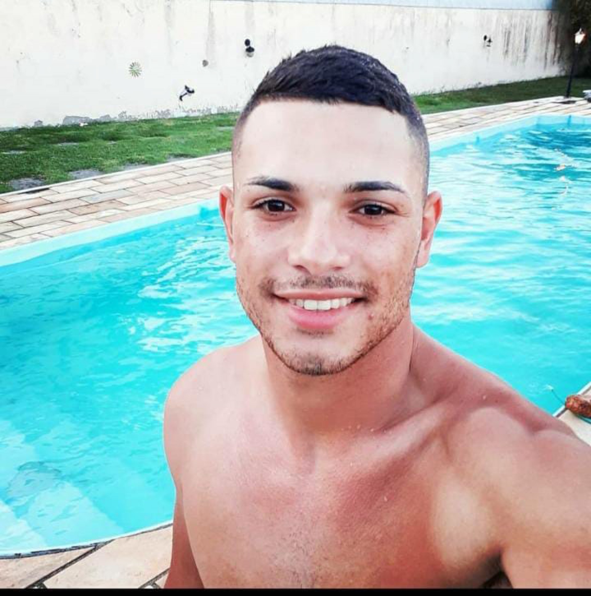 O rapaz identificado como Alyf Cruz, de apenas 21 anos, morreu logo depois de ser resgatado pelo Corpo de Bombeiros