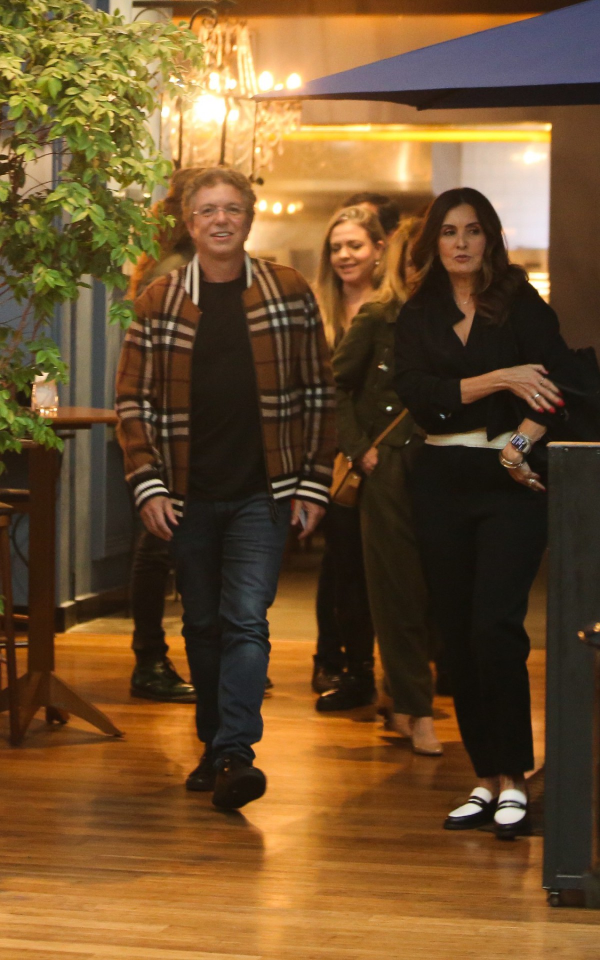 Boninho e F&aacute;tima Bernardes se re&uacute;nem em restaurante da Barra da Tijuca, na Zona Oeste do Rio, para conversar sobre o 'The Voice Brasil'