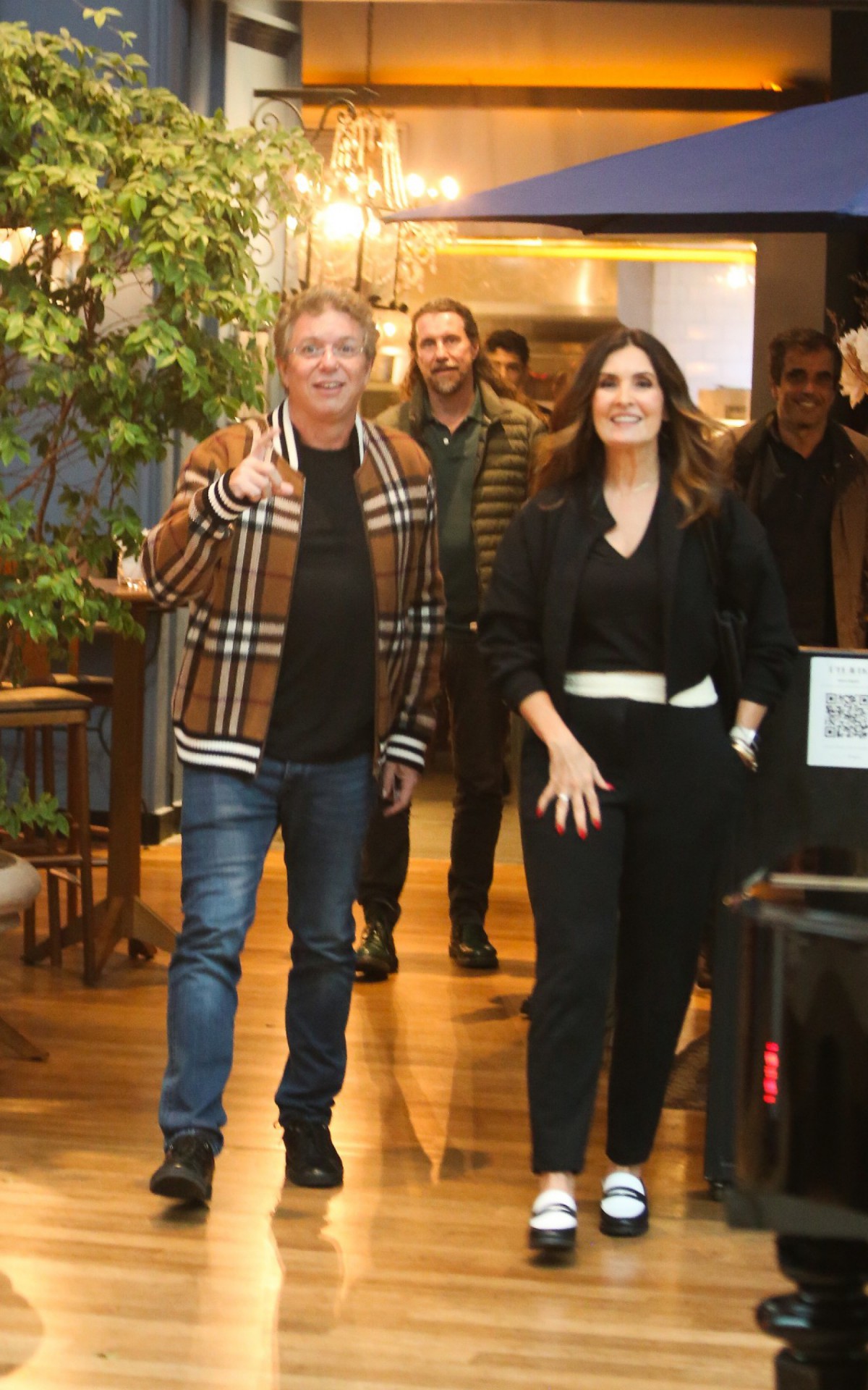 Boninho e F&aacute;tima Bernardes se re&uacute;nem em restaurante da Barra da Tijuca, na Zona Oeste do Rio, para conversar sobre o 'The Voice Brasil'