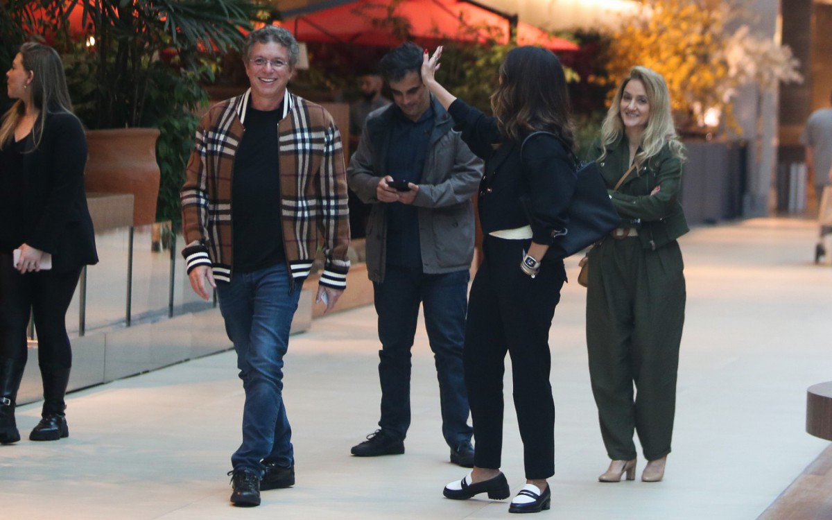 Boninho e F&aacute;tima Bernardes se re&uacute;nem em restaurante da Barra da Tijuca, na Zona Oeste do Rio, para conversar sobre o 'The Voice Brasil'