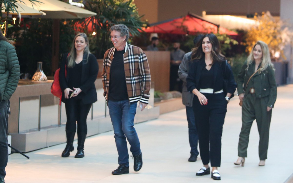 Boninho e F&aacute;tima Bernardes se re&uacute;nem em restaurante da Barra da Tijuca, na Zona Oeste do Rio, para conversar sobre o 'The Voice Brasil'