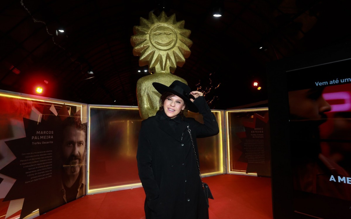 B&aacute;rbara Paz marcou presen&ccedil;a na abertura do Festival de Gramado, nesta sexta-feira