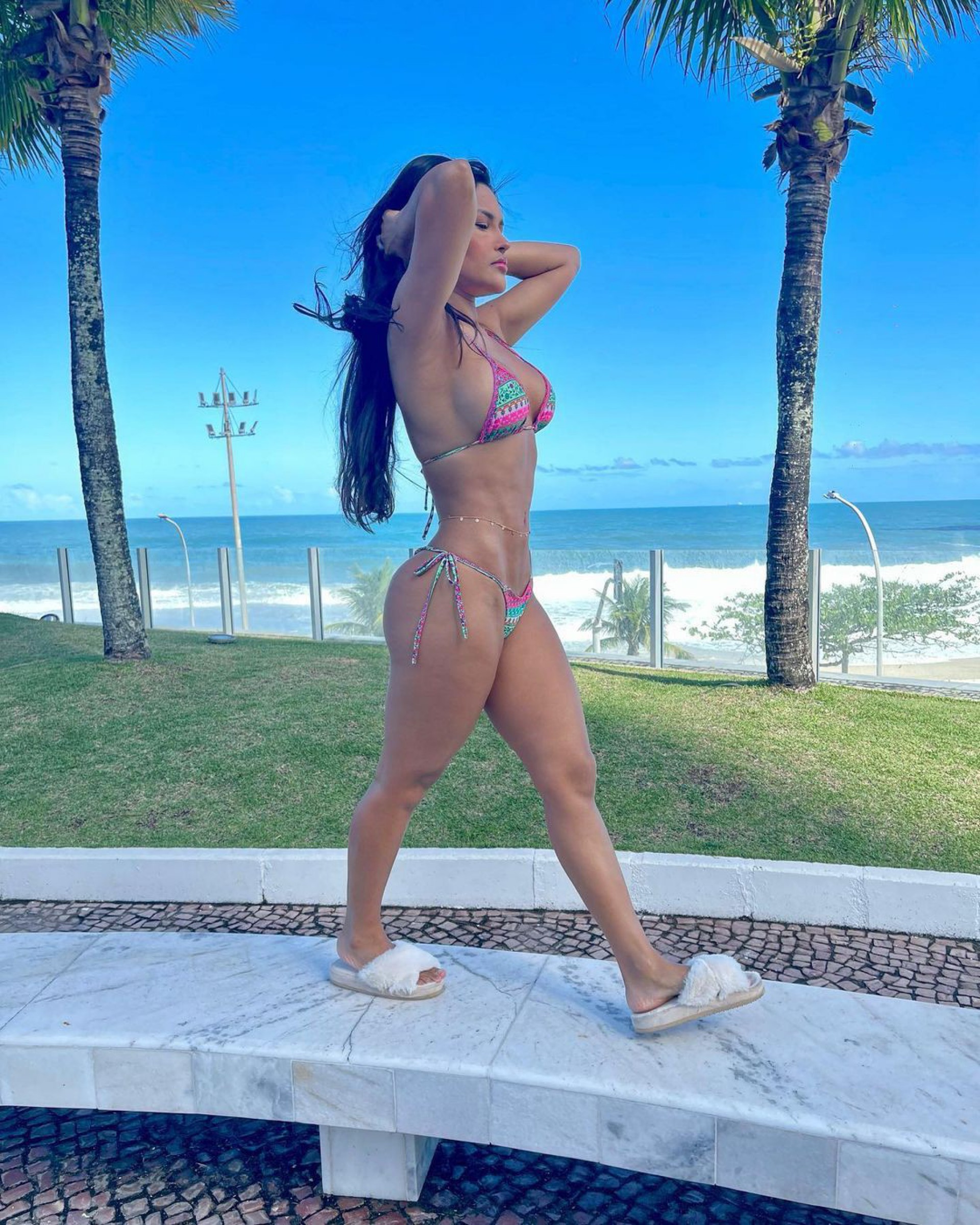 Flay posa em hotel na orla de São Conrado - Reprodução Instagram