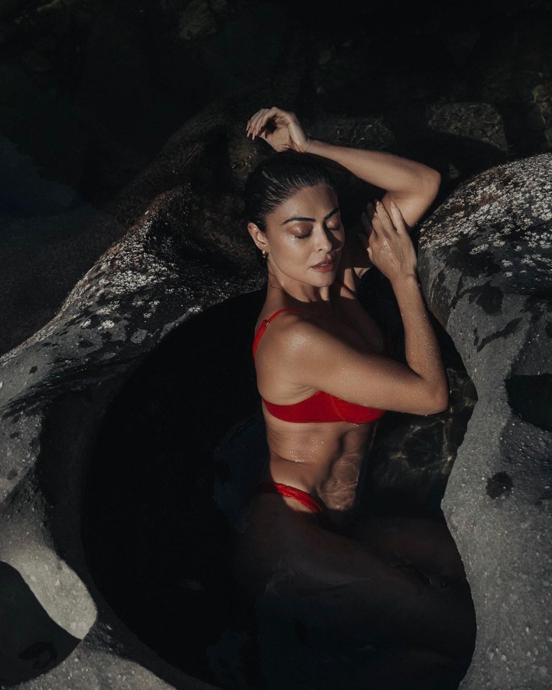 Juliana Paes posa deslumbrante na Chapada dos Veadeiros, em Goiás - Reprodução Internet / @lealfortes