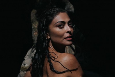 Gata! Juliana Paes faz topless na Chapada dos Veadeiros
