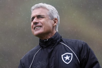 Treinador do Botafogo, Luís Castro estaria sendo avaliado pelo Flamengo e por clube escocês 