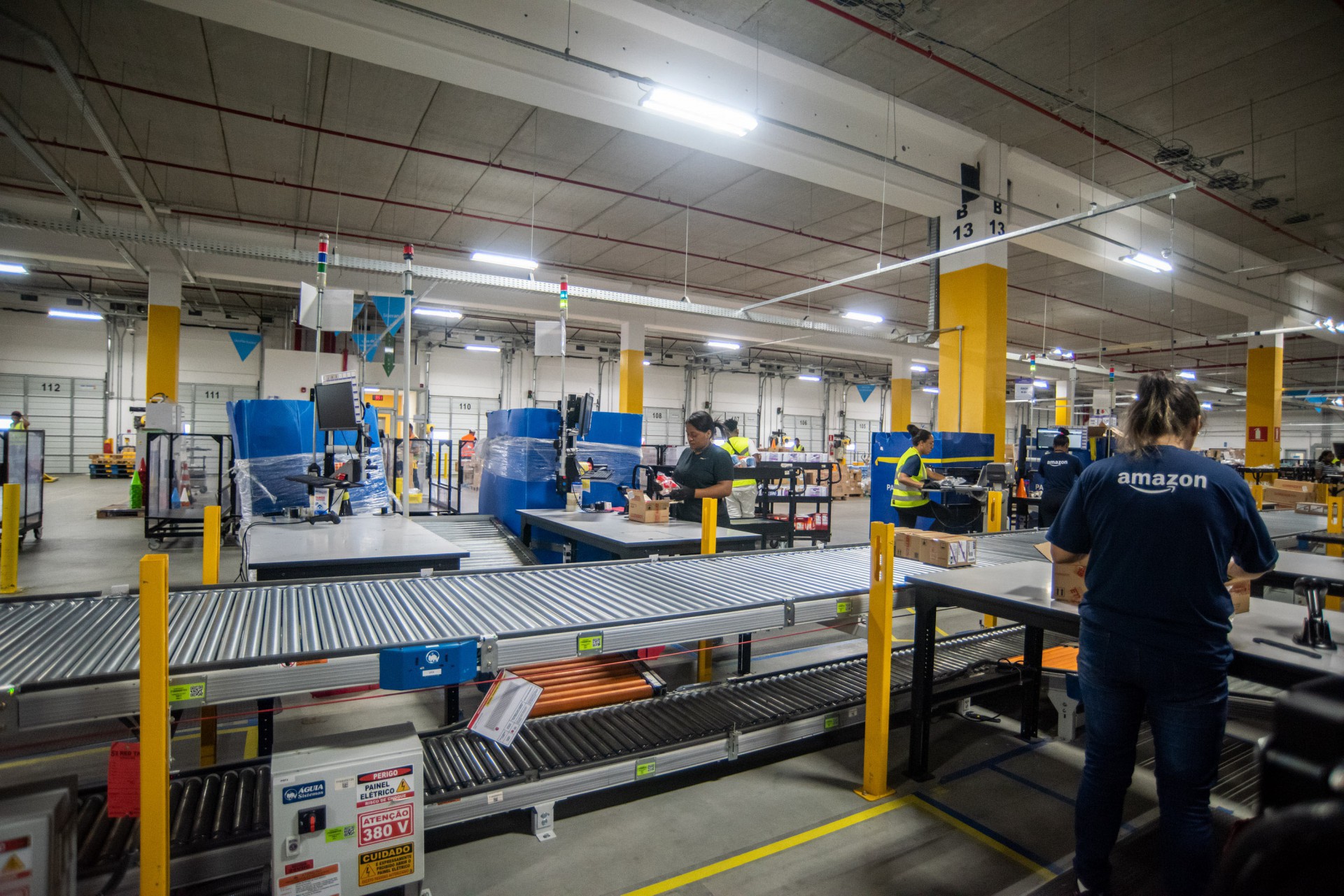 Centro de Distribui&ccedil;&atilde;o da Amazon no Rio vai completar um ano; Conhe&ccedil;a detalhes sobre a log&iacute;stica da empresa - Vanessa Ataliba/Ag&ecirc;ncia O Dia