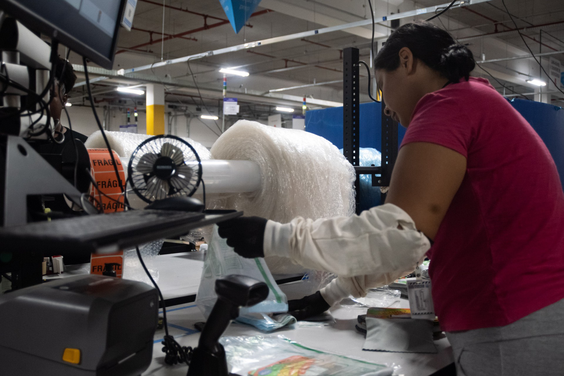 Centro de Distribui&ccedil;&atilde;o da Amazon no Rio vai completar um ano; Conhe&ccedil;a detalhes sobre a log&iacute;stica da empresa - Vanessa Ataliba/Ag&ecirc;ncia O Dia