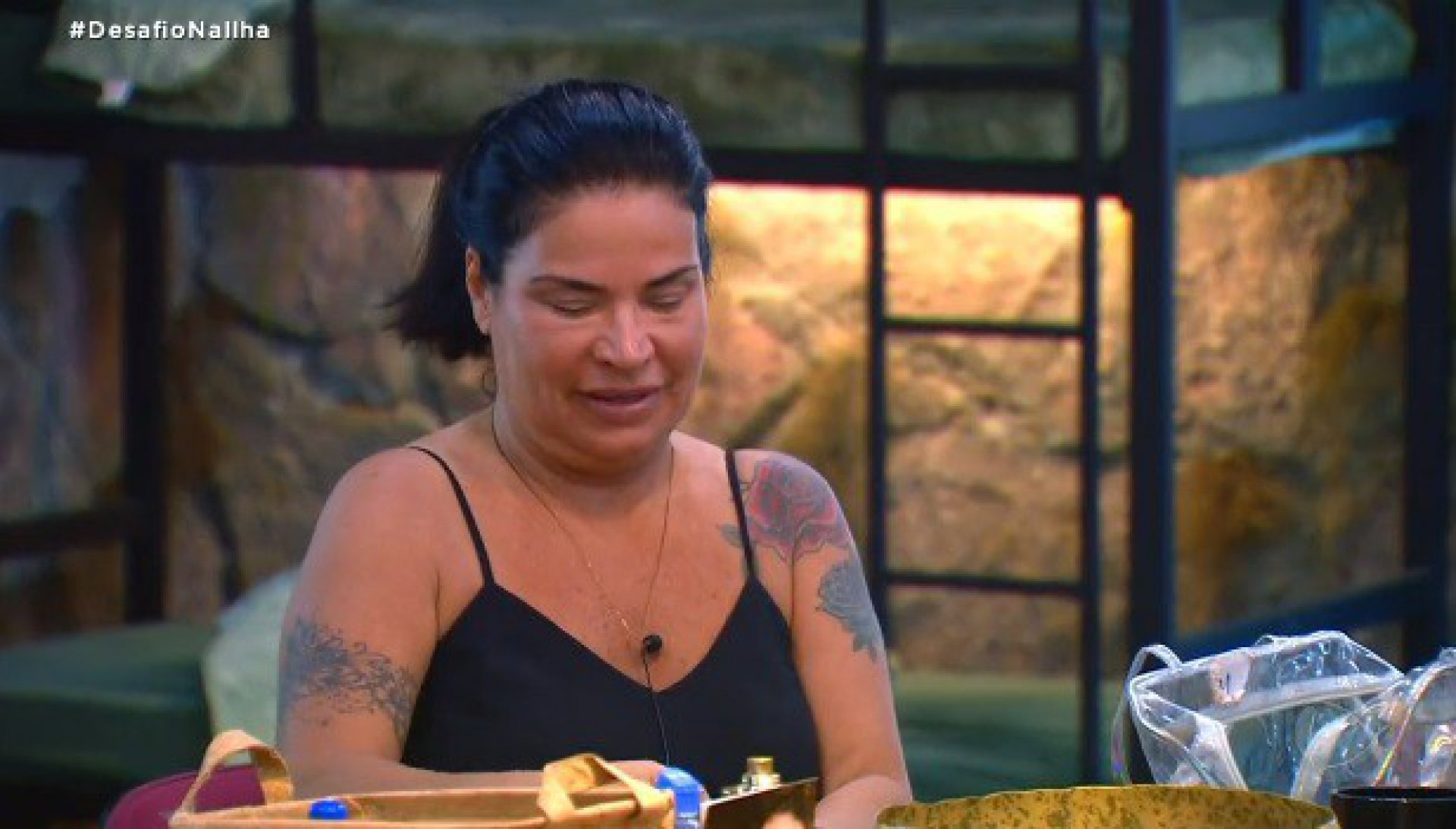 Solange Gomes discute com Vitória Bellato no reality show 'Ilha Record' - Reprodução