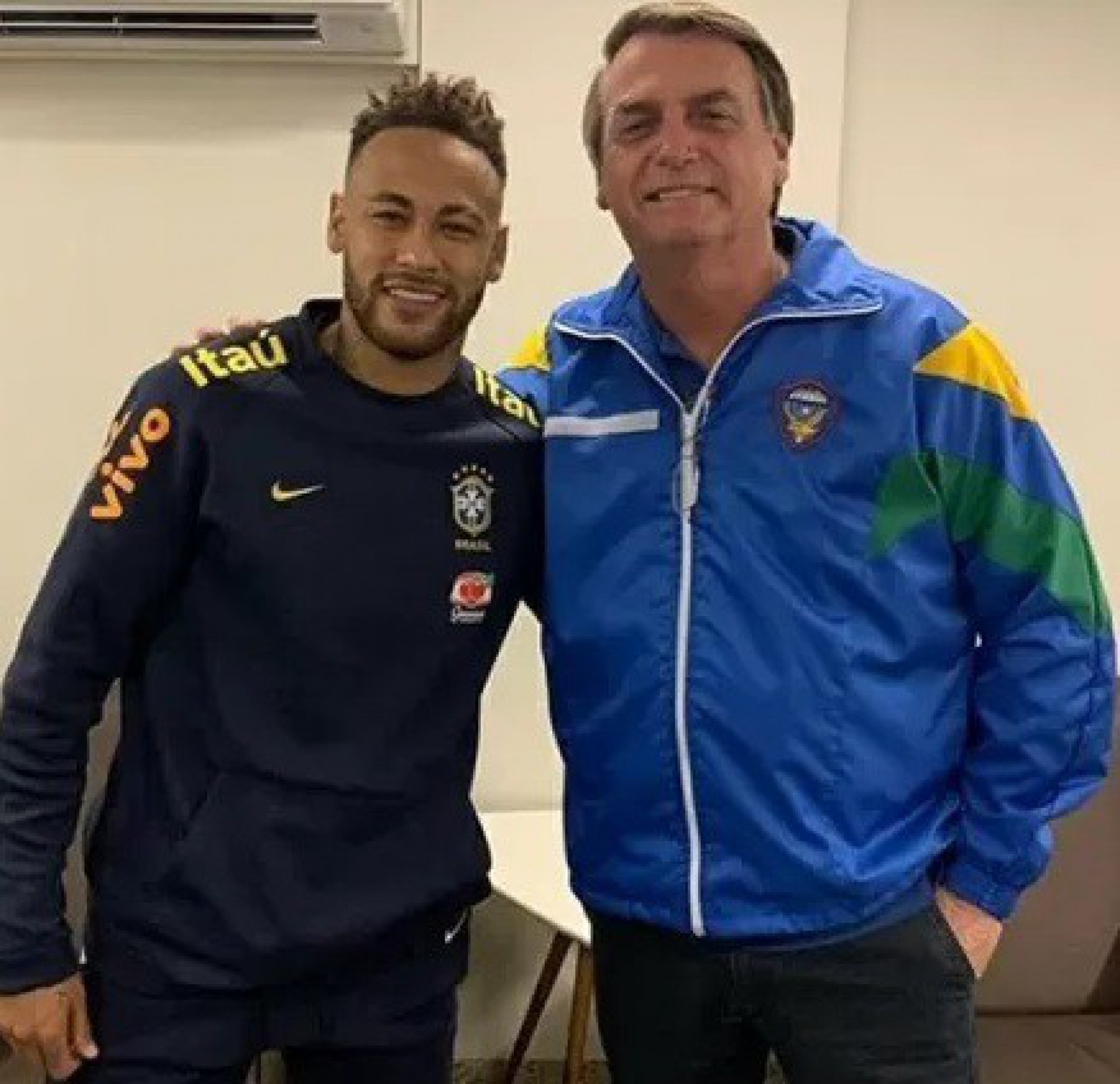 Neymar ao lado de Jair Bolsonaro - Reprodução / Instagram