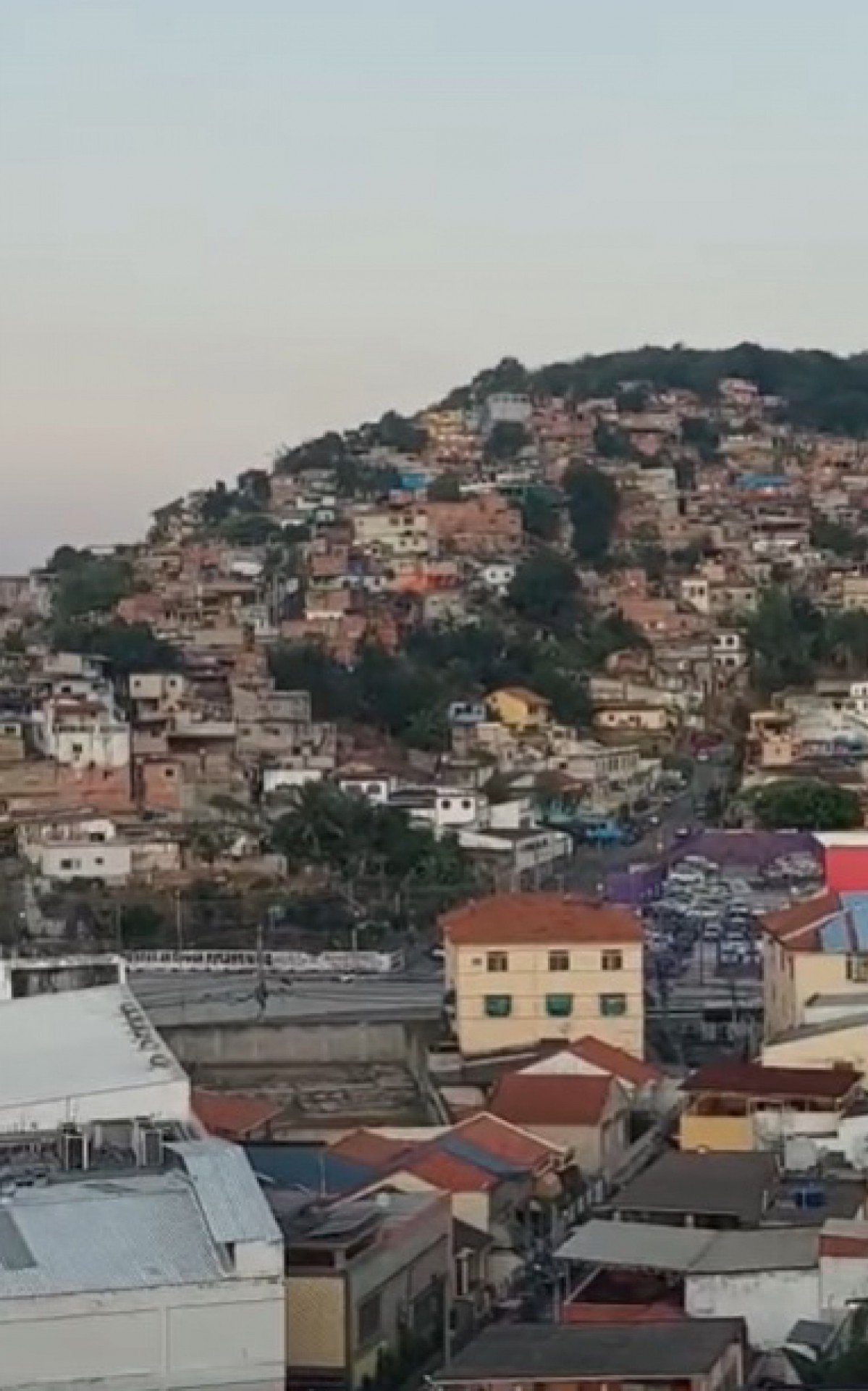 Moradores vivem rotina de violência e medo devido aos confrontos no Morro do Fubá - Reprodução/Redes sociais