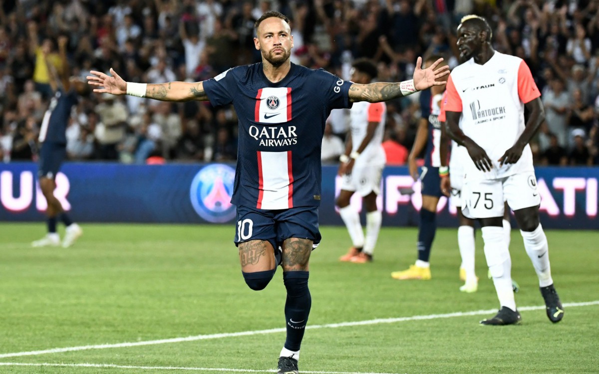 Com gols de Neymar e Mbappé, PSG goleia Monaco no Francês