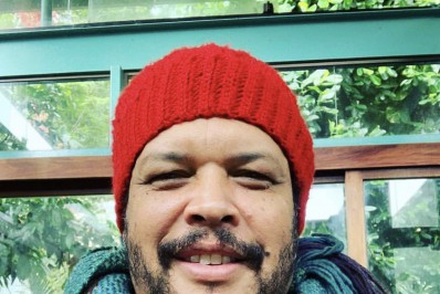 Diretor de arte Tiago Marques morre aos 49 anos no Rio 