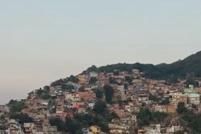 Guerra entre milícia e traficantes no Morro do Fubá continua mesmo após morte de turista
