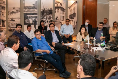 Prefeito de Macaé pede para Petrobras reavaliar exigência de dois anos de experiência