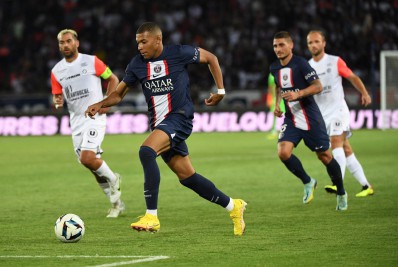 Jornal francês vê Mbappé 'soberbo e sem alegria' em goleada do PSG