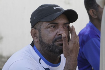 Familiares dos jovens desaparecido em Nova Igua&ccedil;u na DHBF. Na foto, Everson Tur&iacute;bio, pai de Matheus Costa, de 21 anos - Marcos Porto/Ag&ecirc;ncia O Dia