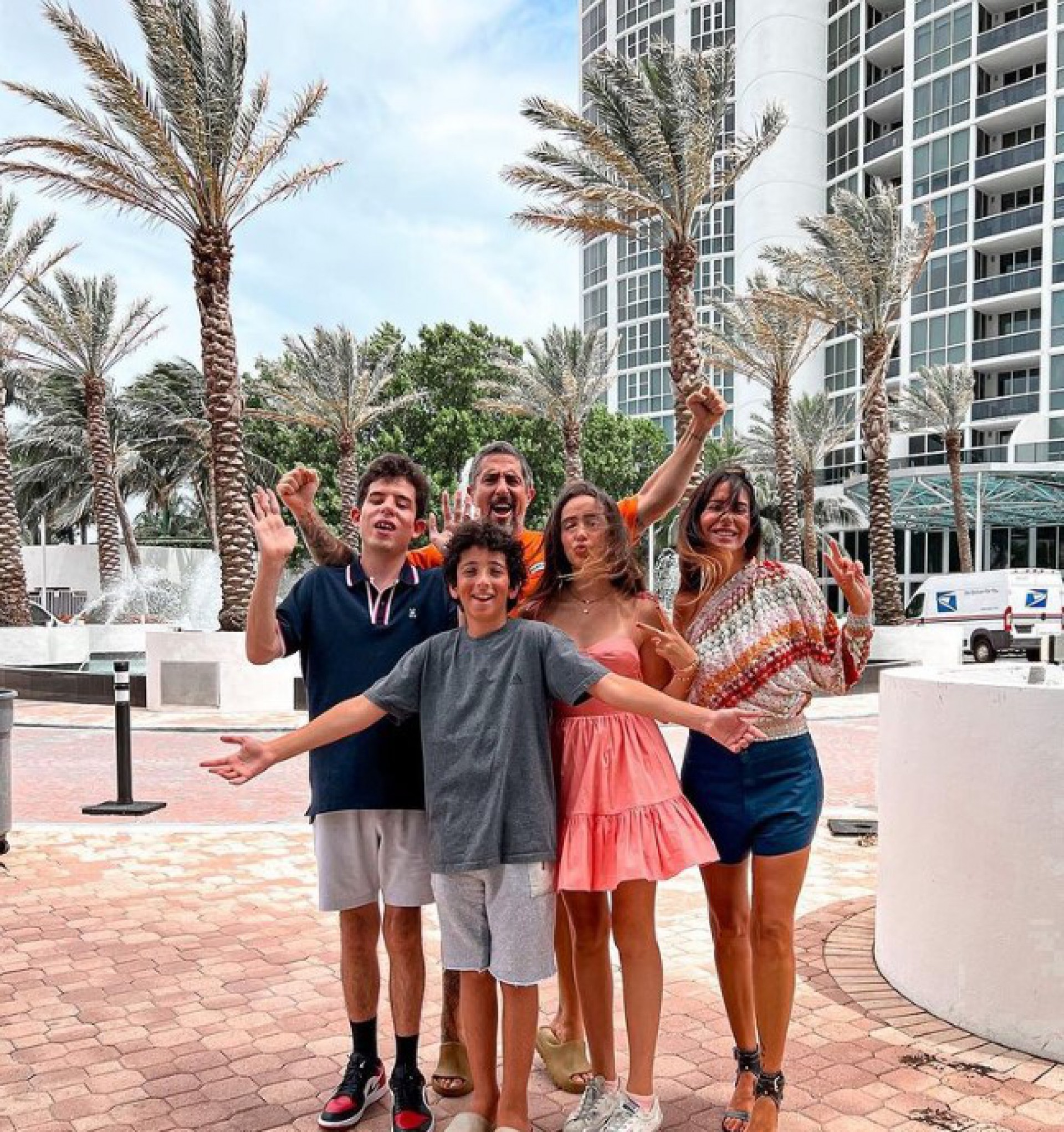 Marcos Mion com a esposa e os filhos - Reprodução/Instagram