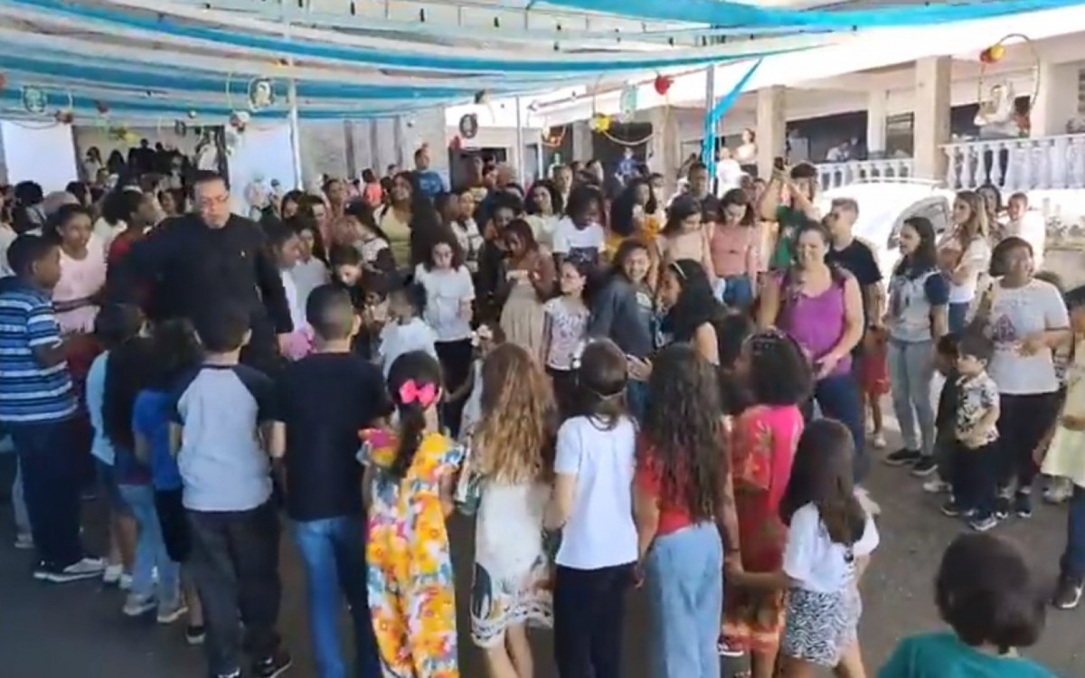 As crian&ccedil;as foram inclu&iacute;das na celebra&ccedil;&atilde;o religiosa